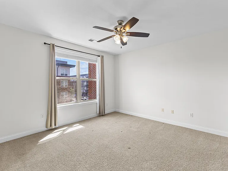 936 Perry St #304 — Photo 22