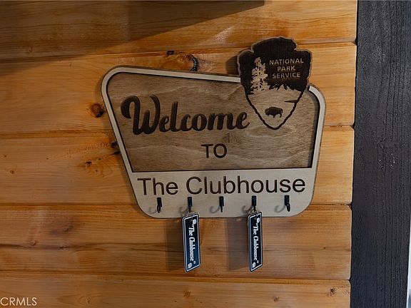 3rd image of 326 E Country Club Blvd