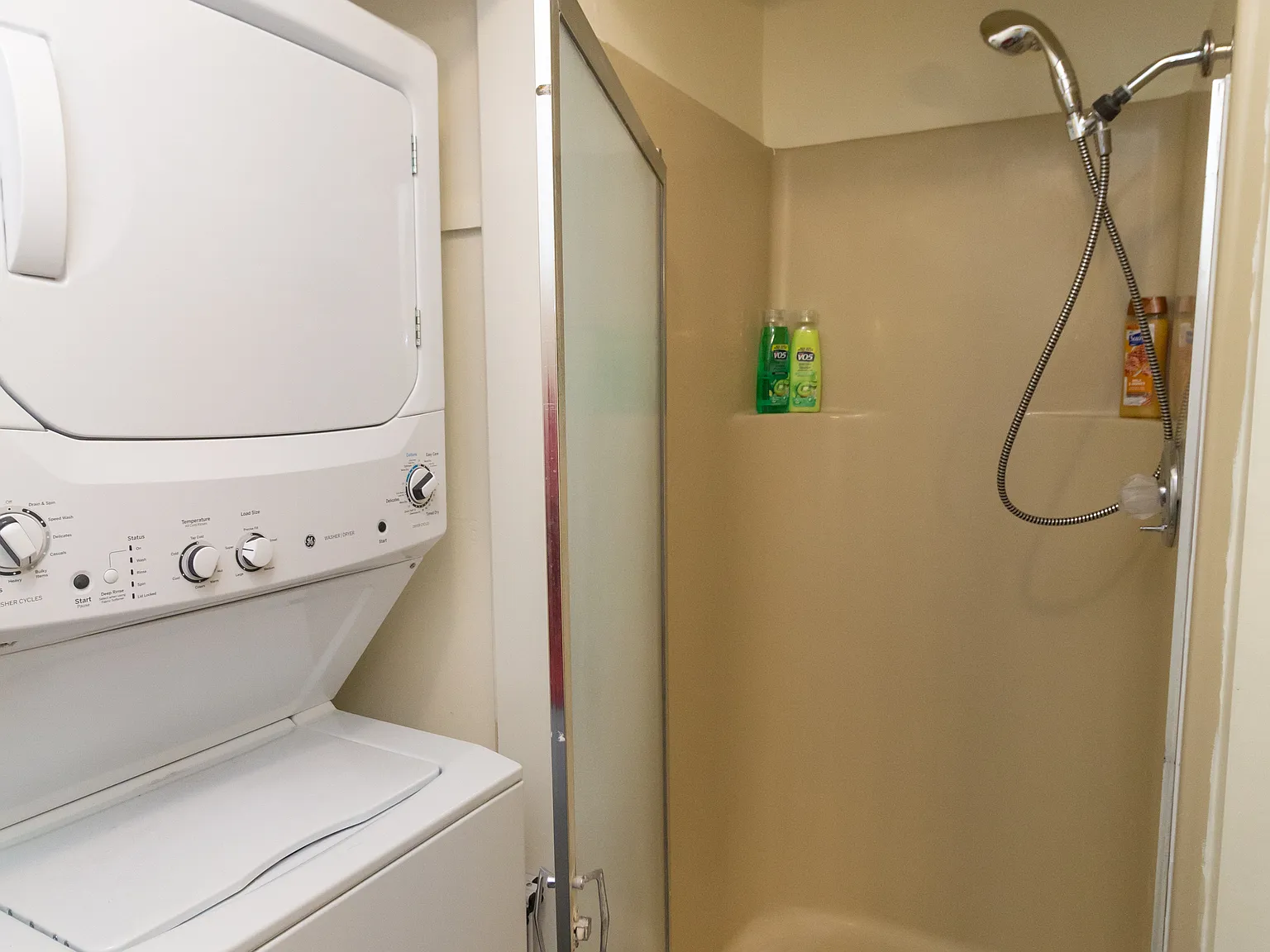 3 bed, 2256 sqft, $2,300 — Photo 4