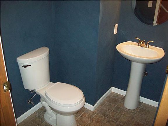 4th image of 3311 Evergreen Cir