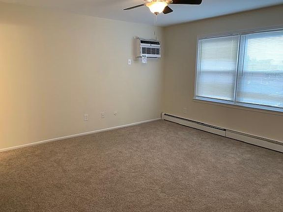 5th image of 1 Canella Ct #B