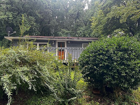 2nd image of 90 Peake St
