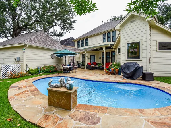 1023 Cardinal Ave, Sugar Land, TX 77478