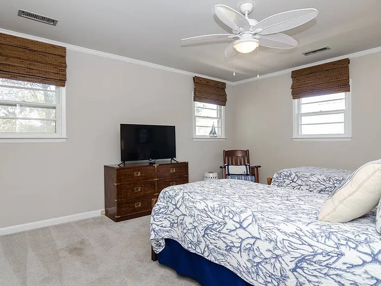 32 W Greensboro St — Photo 29