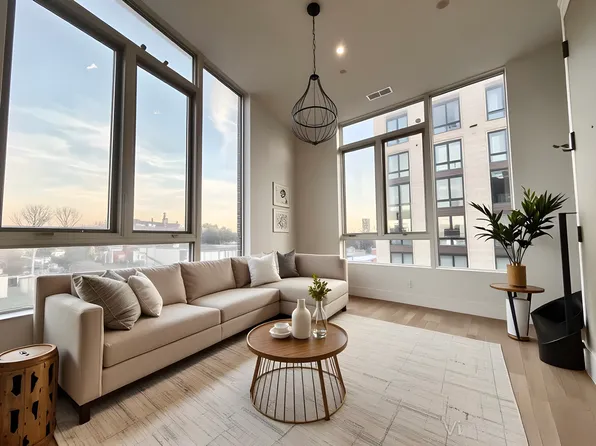 195 Greenpoint Avenue image 2 of 11