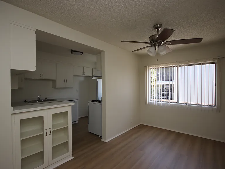 526 W Huntington Dr #J — Photo 7