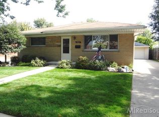 25334 Koontz St, Roseville, MI 48066