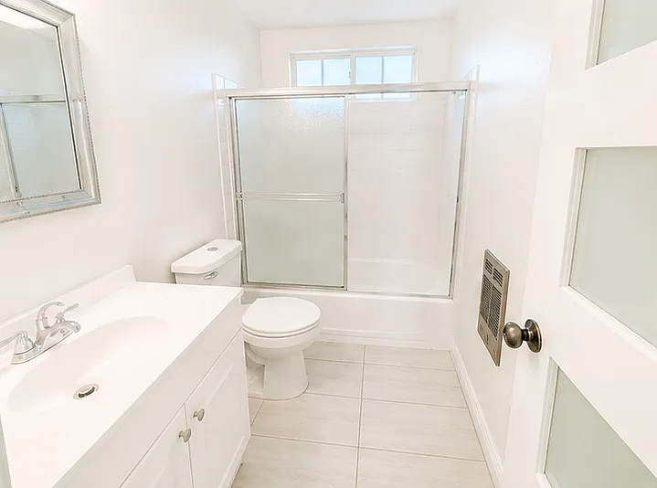 1228 S Saltair Ave — Photo 3