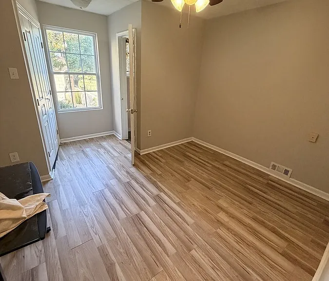 25 Louise Ave — Photo 14