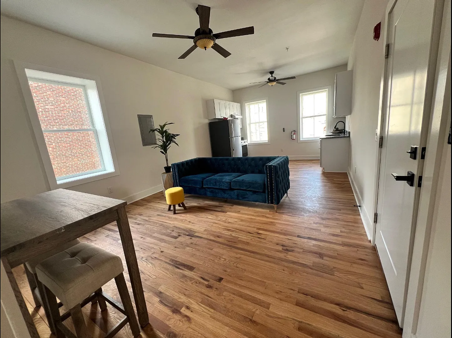 CSH: 106 E Broad St — Photo 3