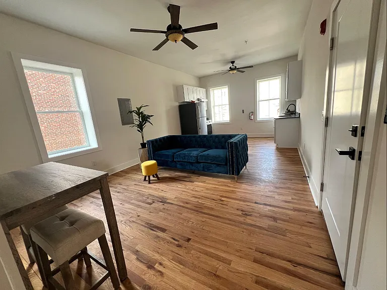 106 E Broad St — Photo 21