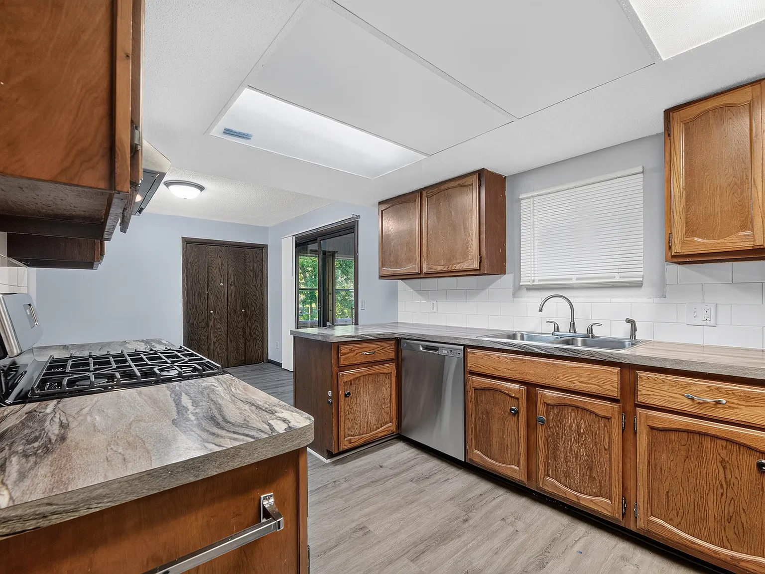 4 bed, 2039 sqft, $2,975 — Photo 4
