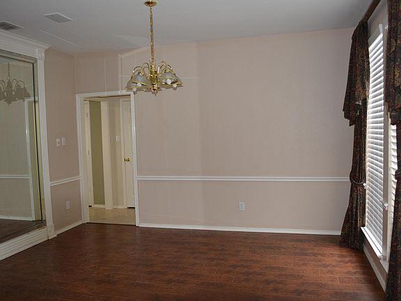 5th image of 2713 Stanford Dr