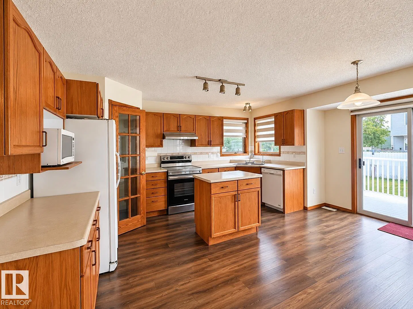 4 bed, 3.5 bath, 1999 sqft, $2,600 — Photo 4