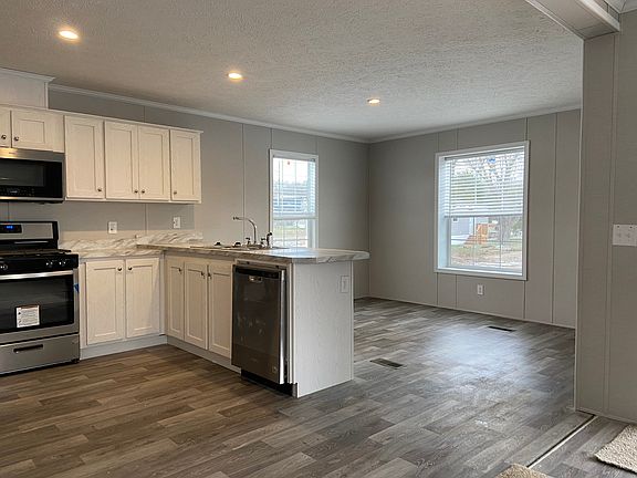 2nd image of 221 Maple Ave #221