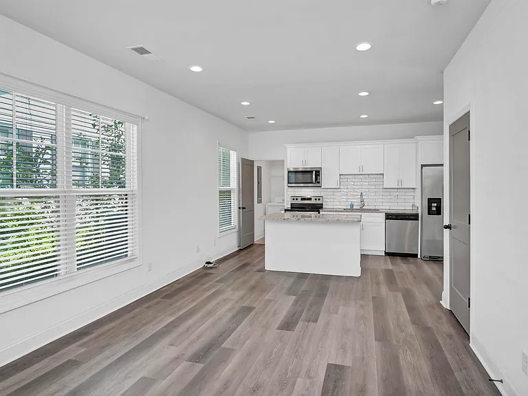 2035 Rosewood Dr #A — Photo 13