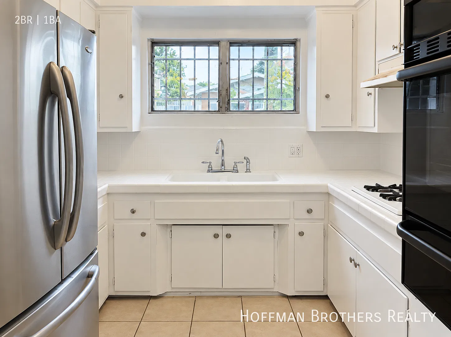 2br Corner Unit With Great Natural Light, Pet-Friendly Living & Parking Available! — Photo 2