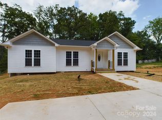 660 W 9th St, Newton, NC 28658