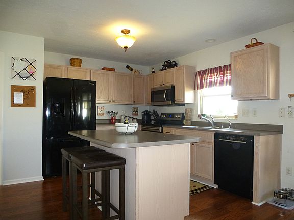 5th image of 110 Lakeview Dr