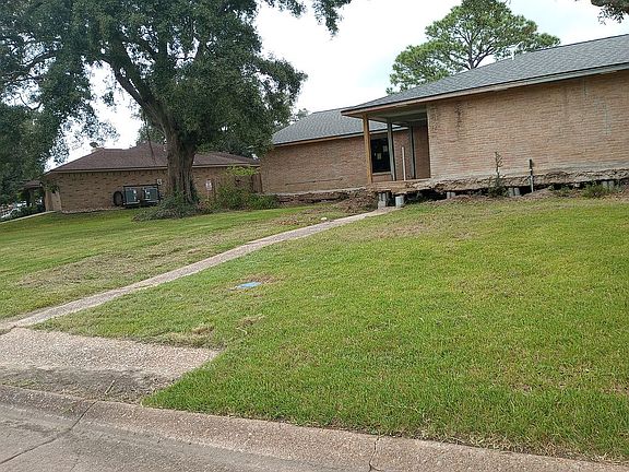 2nd image of 123 Bayou Glen St