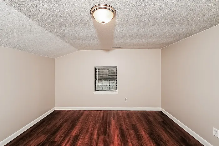 356 Lakeshore Cir — Photo 7