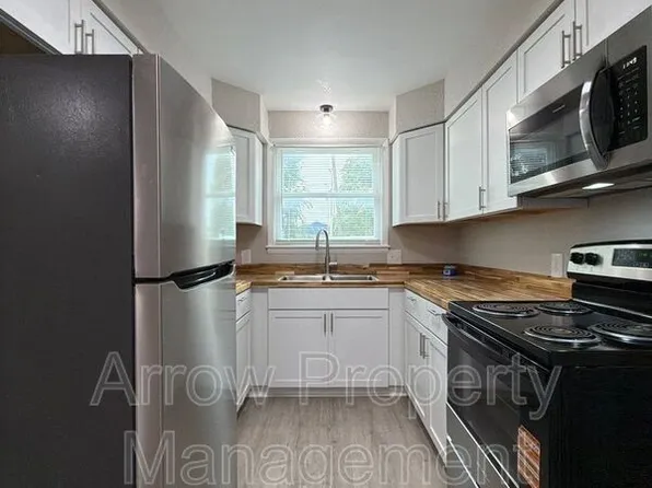 704 N 26th St APT 1, Lincoln, NE 68503