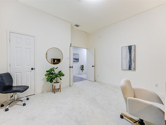 3rd image of 4114 W Northampton Pl