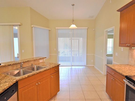 5th image of 621 Quail Lake Dr