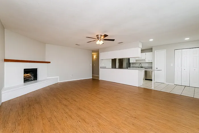 3407 Groveview Dr — Photo 3