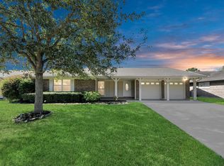 2804 Shady Creek Dr, Pearland, TX 77581