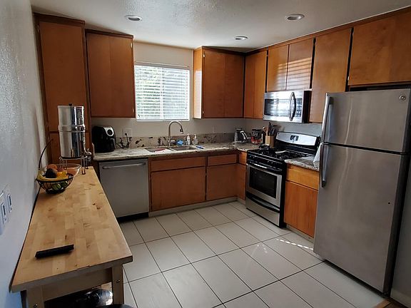 5th image of 3038 E St