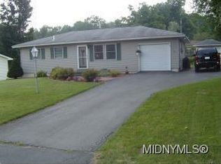 44 Hollywood Dr, Whitesboro, NY 13492