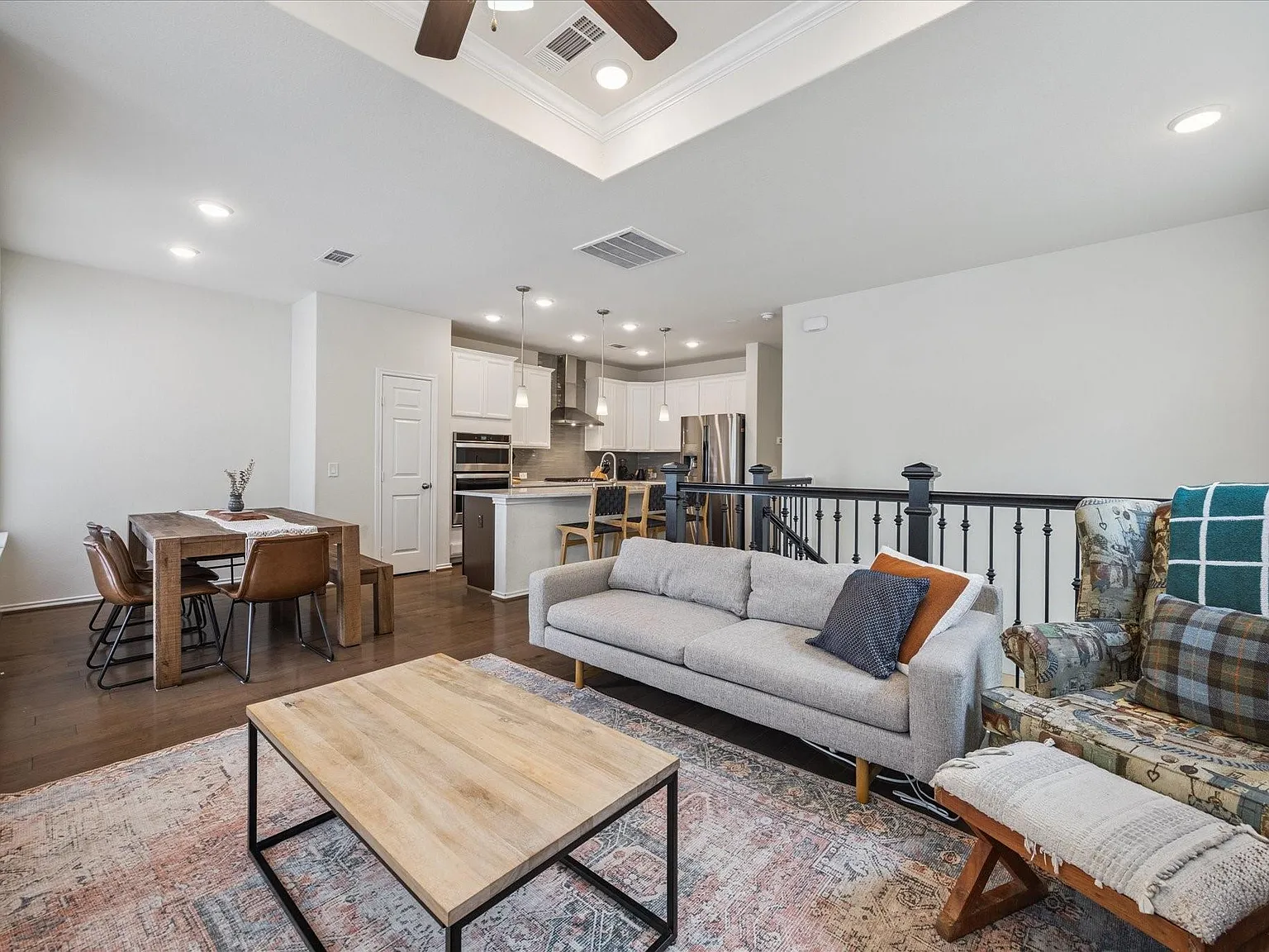 3 bed, 2.5 bath, 1490 sqft, $2,500 — Photo 4