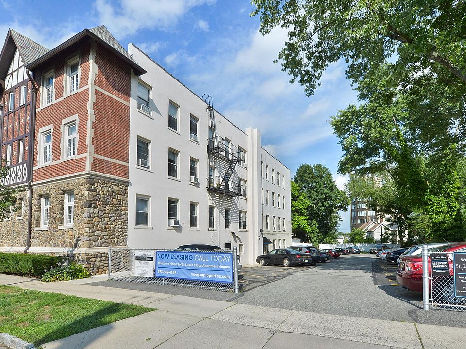 2nd image of 7 Saint Lukes Pl #C1a166a12