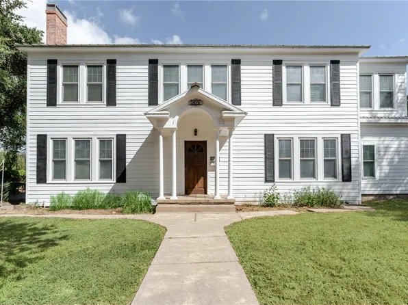 205 E Cleveland St, Beeville, TX 78102