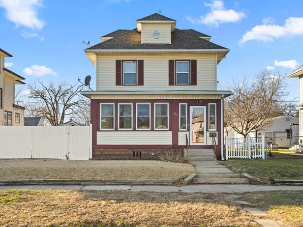 1117 Logan Ave, Waterloo, IA 50703