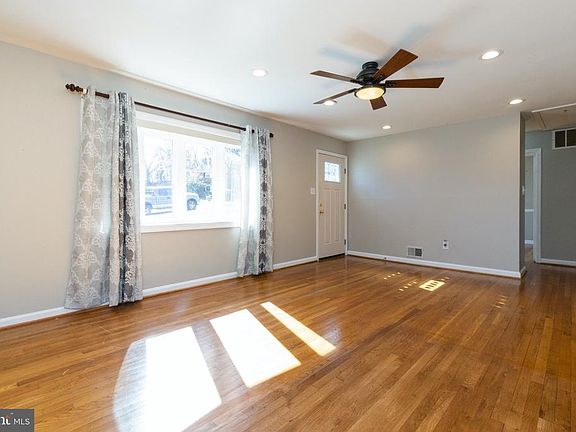 4th image of 6212 Dadson Ct