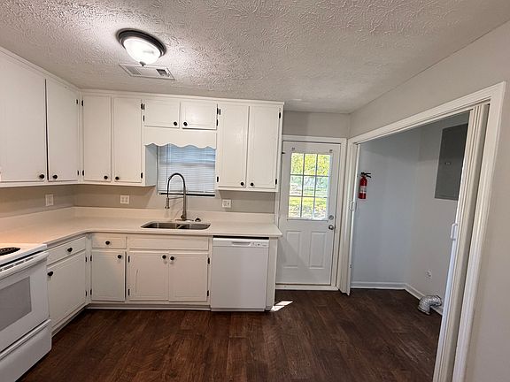 5th image of 425 Lakewood Dr SW #436