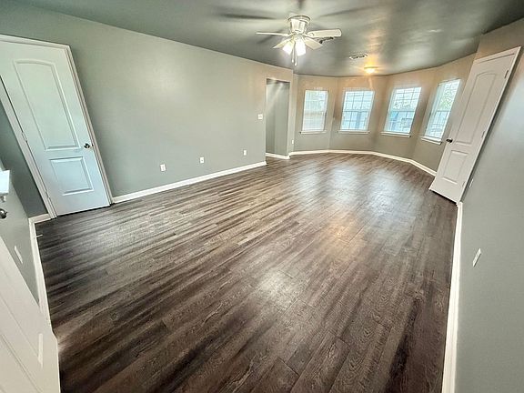 4th image of 700 W Upshur Ave #103