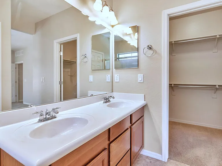 3659 W Thalia Ct — Photo 16
