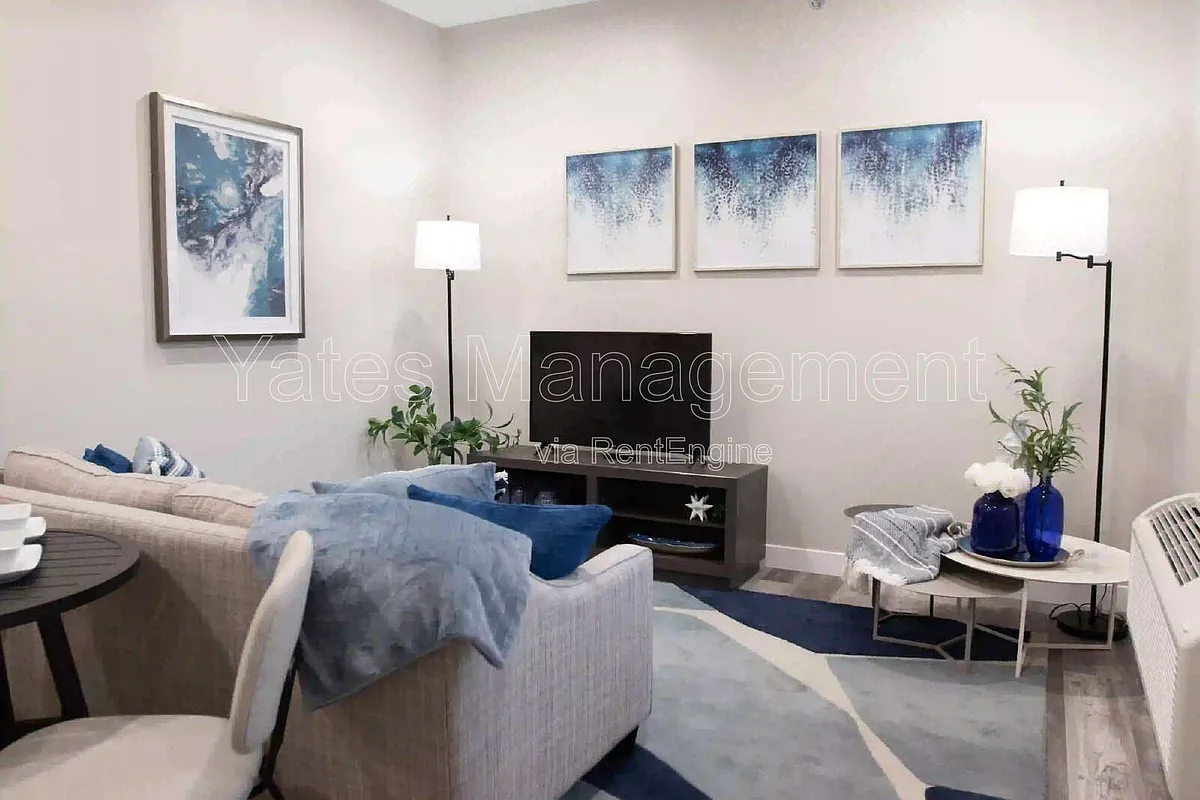 Building Photo - 411 W McPherson Ave #204