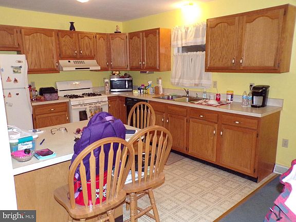 5th image of 1402 Margaret St