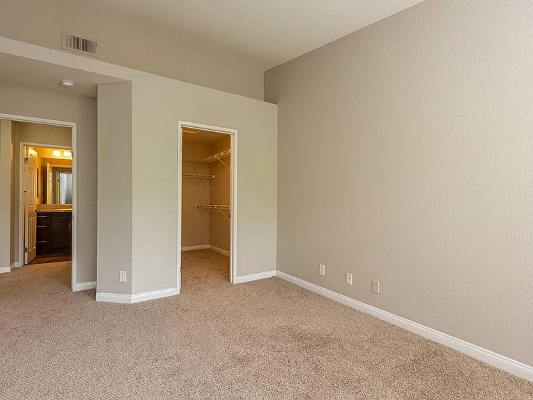 Elan Overlook Laguna Apartments — Photo 29