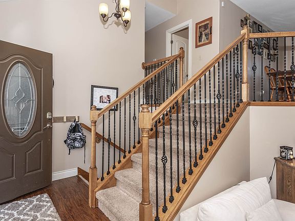 2nd image of 216 Caroline Ct