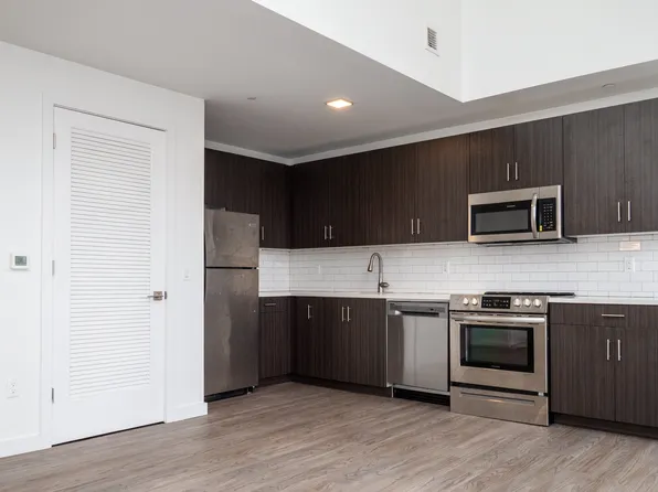 201 Cornelison Avenue image 4 of 17