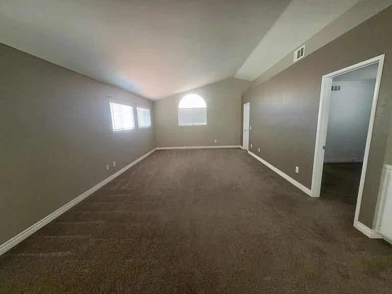 9586 Shadow Springs Dr — Photo 8
