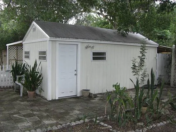 air conditioned studio/workshop