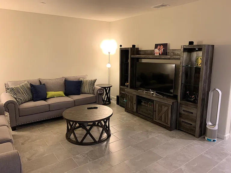 2019 Memorial Ln — Photo 2