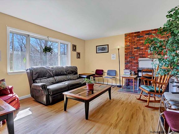 5th image of 113 N Chestnut St