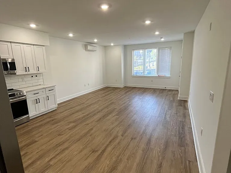 85 E Sharpnack St — Photo 18